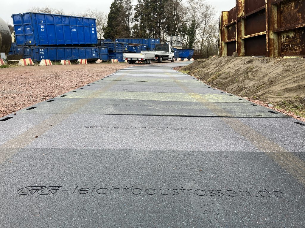 Leichtbaustraßen aus Kunststoff - Bodenschutz / Kanalabdeckung