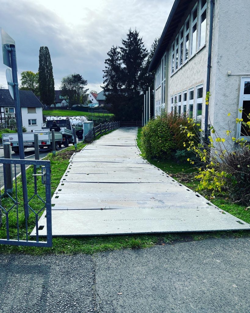 Leichtbaustraßen aus Kunststoff - Bodenschutz / Zuwegung / Mobile Baustraße / Tiefbau / Straßenbau