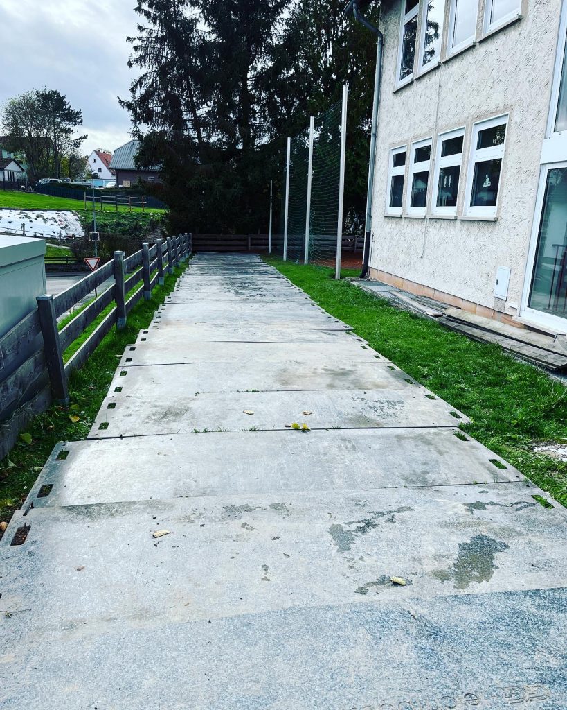 Leichtbaustraßen aus Kunststoff - Bodenschutz / Zuwegung / Mobile Baustraße / Tiefbau / Straßenbau