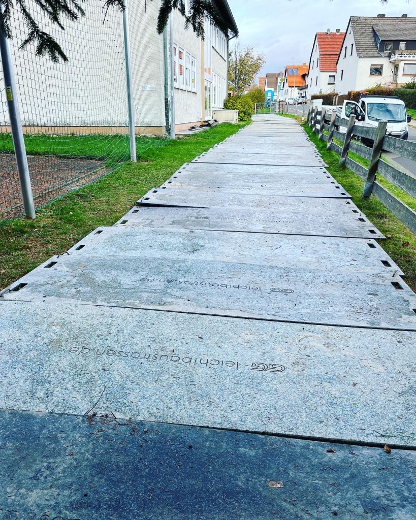 Leichtbaustraßen aus Kunststoff - Bodenschutz / Zuwegung / Mobile Baustraße / Tiefbau / Straßenbau