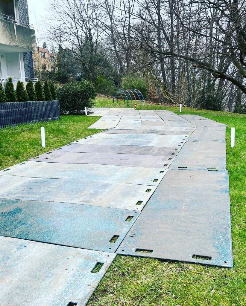 Mobile Baustraße / Kranstellfläche / Kunststoffplatten / HDPE