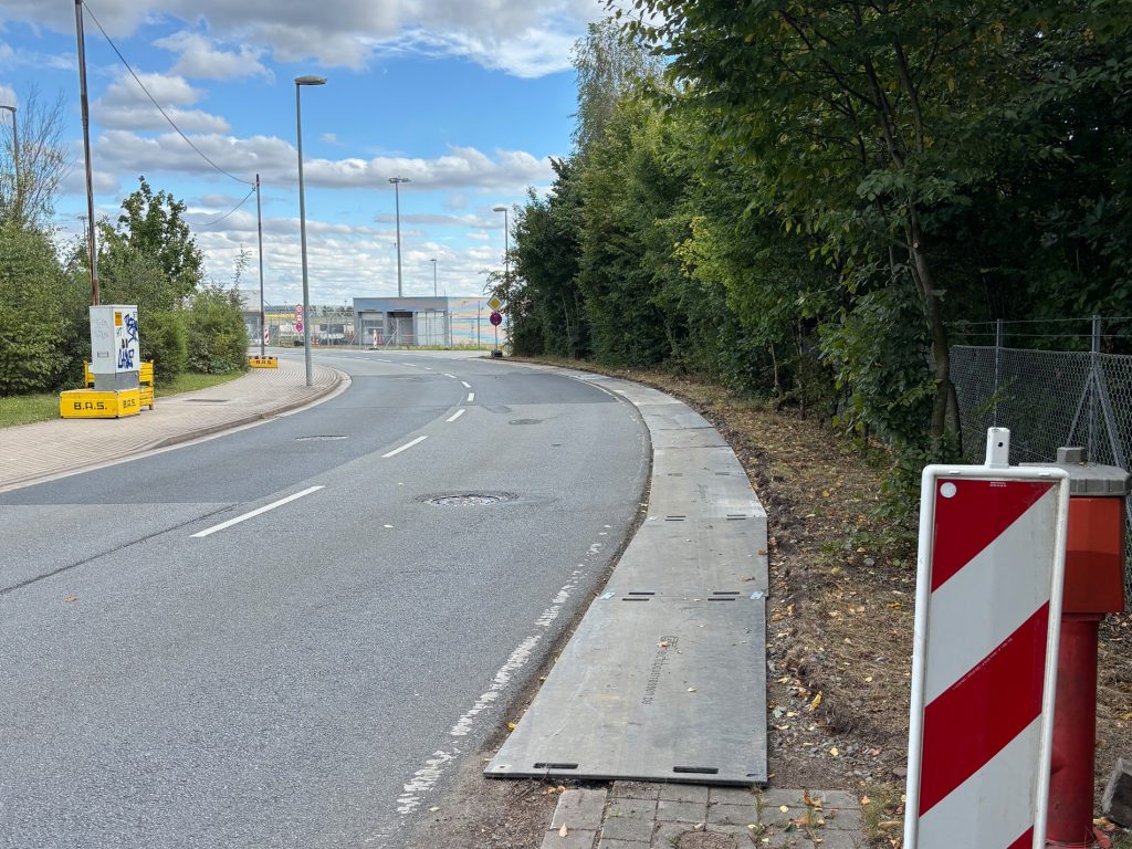 Bankettenverbreiterung durch Kunstoffplatten in Hannover